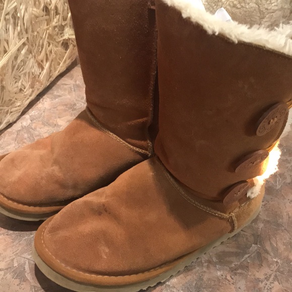 UGG classic shearling lined boots - Picture 6 of 14